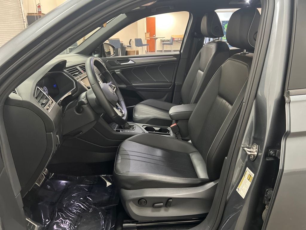 2023 Volkswagen Tiguan 2.0T SE R-Line Black