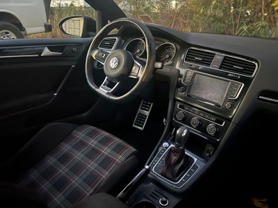 2017 Volkswagen Golf GTI Sport