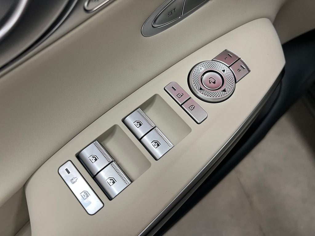 2027 Genesis GV70 2.5T Select