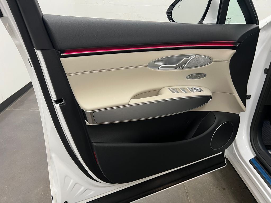 2027 Genesis GV70 2.5T Select