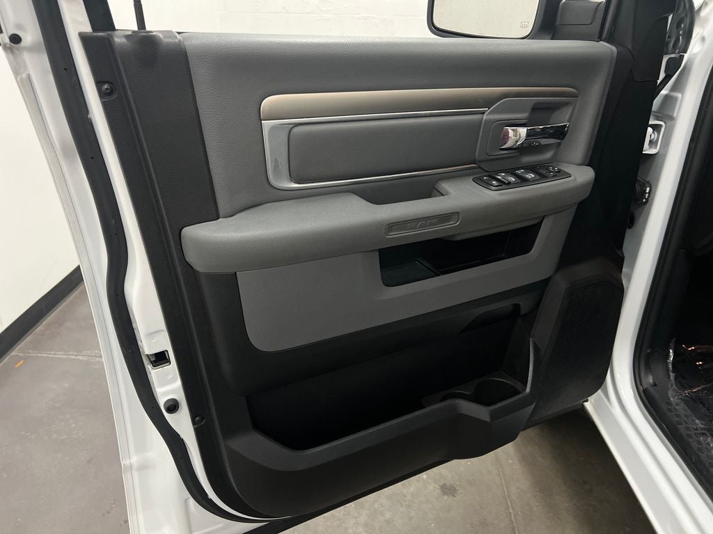 2019 RAM 1500 Classic SLT Crew Cab 4x2 6'4' Box
