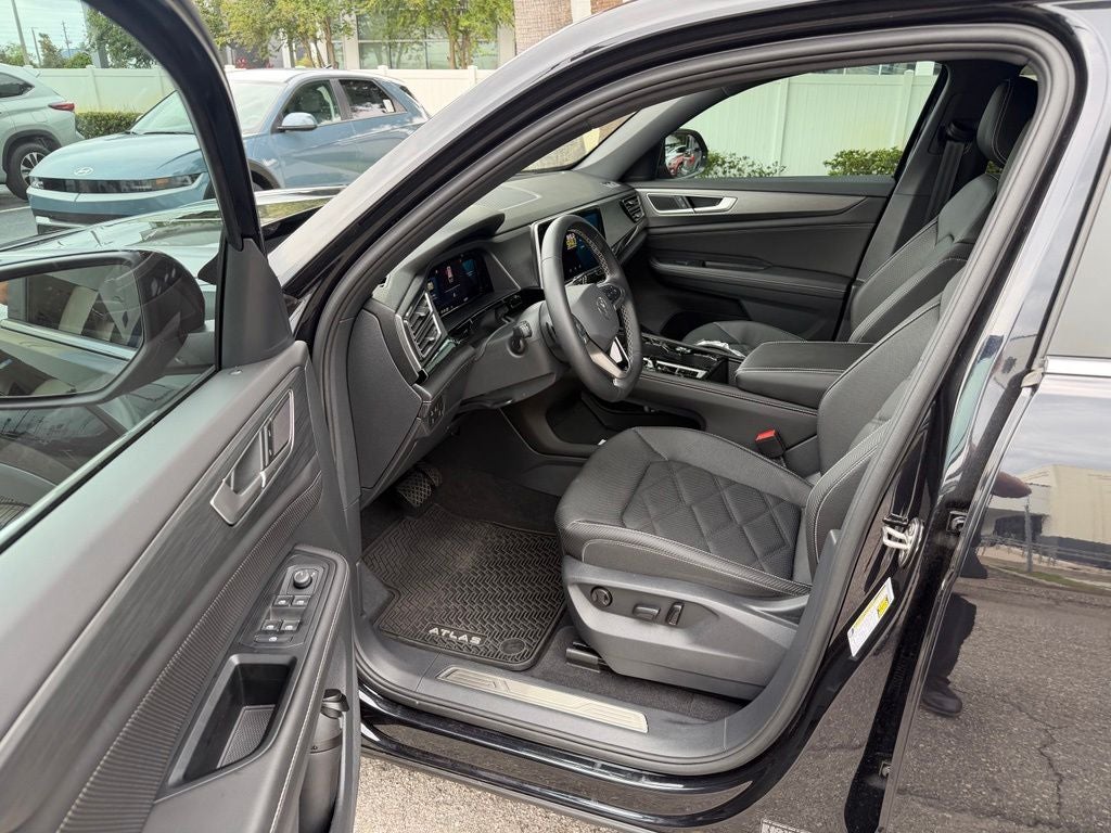 2024 Volkswagen Atlas Cross Sport 2.0T SE w/Technology