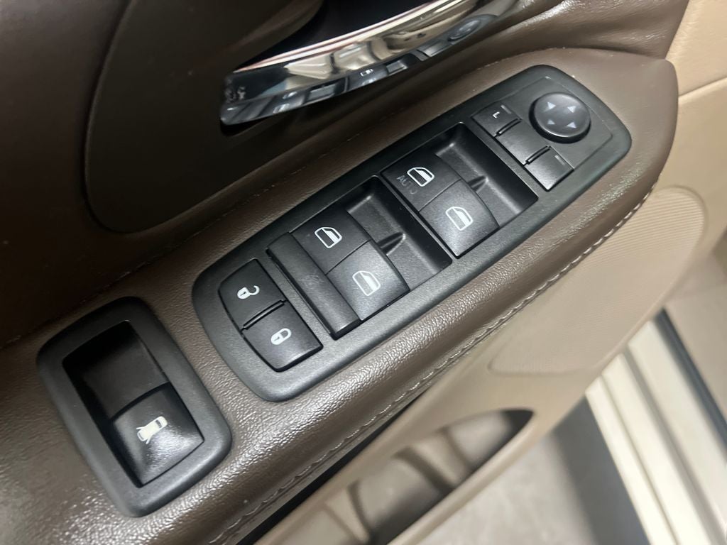 2014 Chrysler Town & Country Touring-L