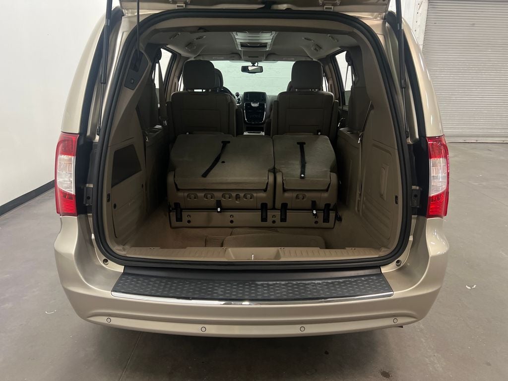 2014 Chrysler Town & Country Touring-L